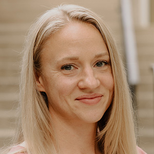 Christine Dutrow headshot